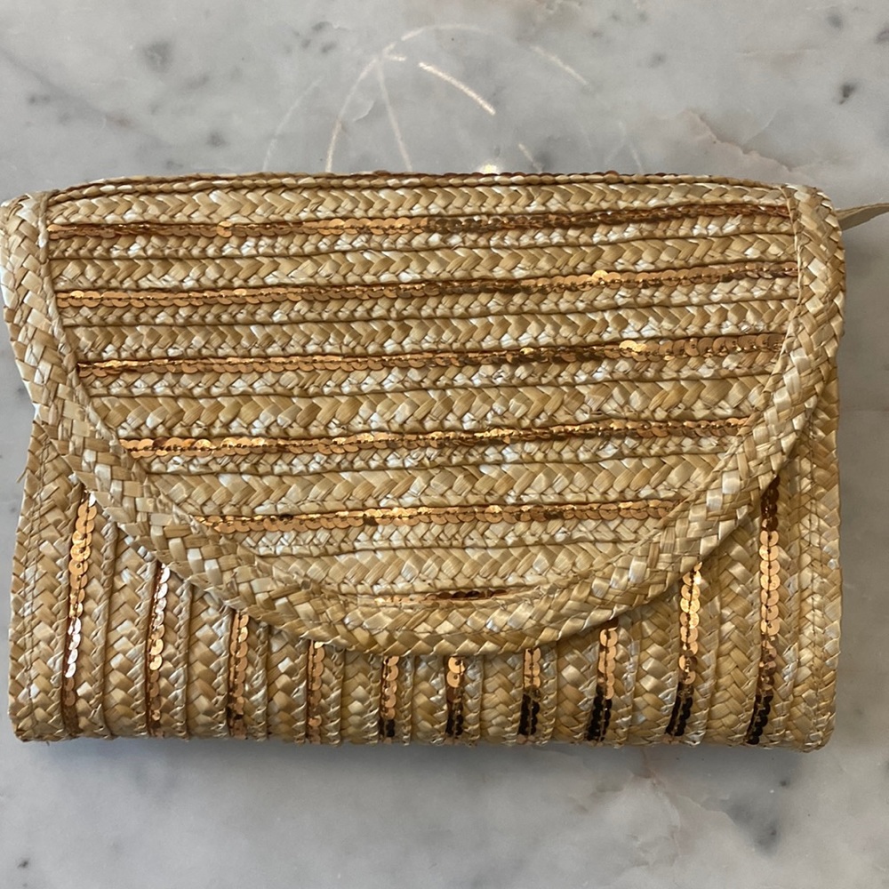 Straw clutch